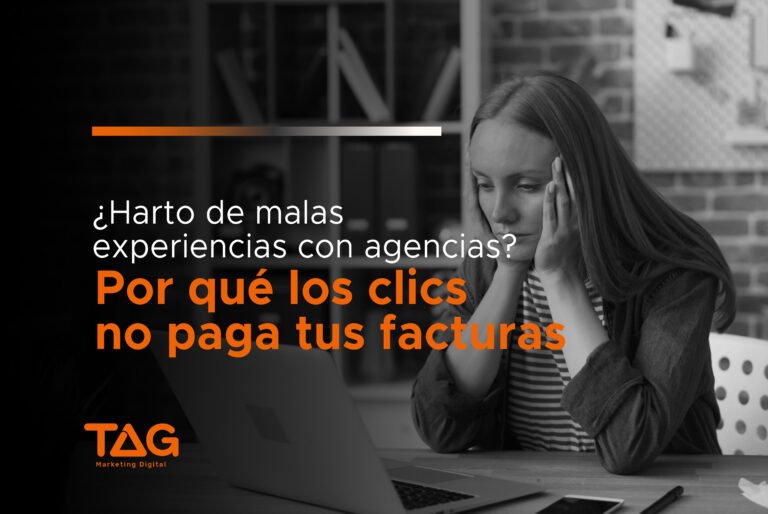 Empresario español analizando malas experiencias con agencias de marketing y falta de ventas.